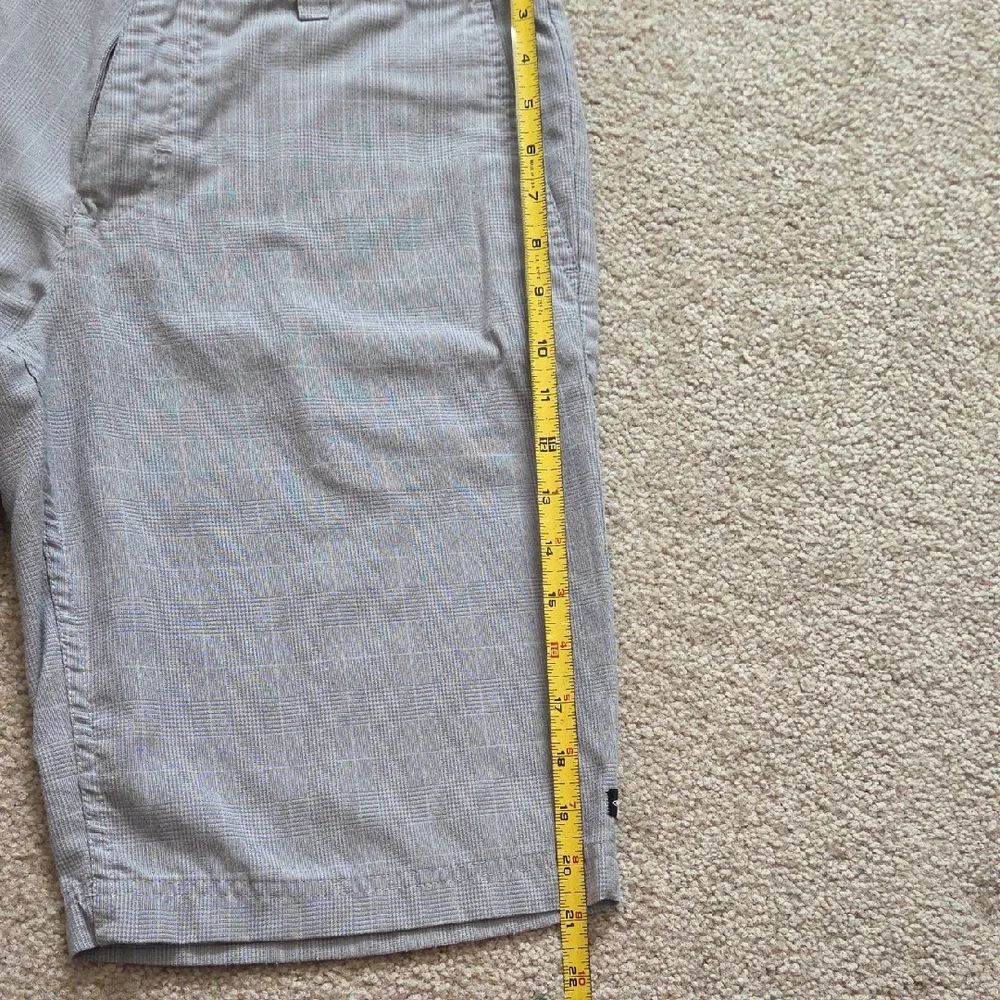 O'Neill Men's Gray Flat-Front Shorts - Picture 7 of 10